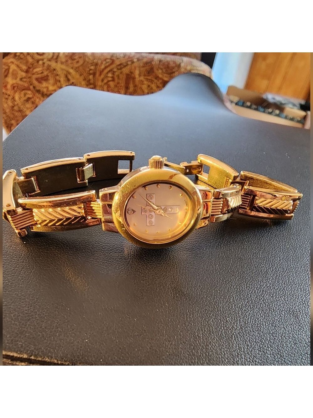 Vintage Elgin Women’s Gold-Tone Quartz Watch with Crystal Cross Dial – 7" Bracel